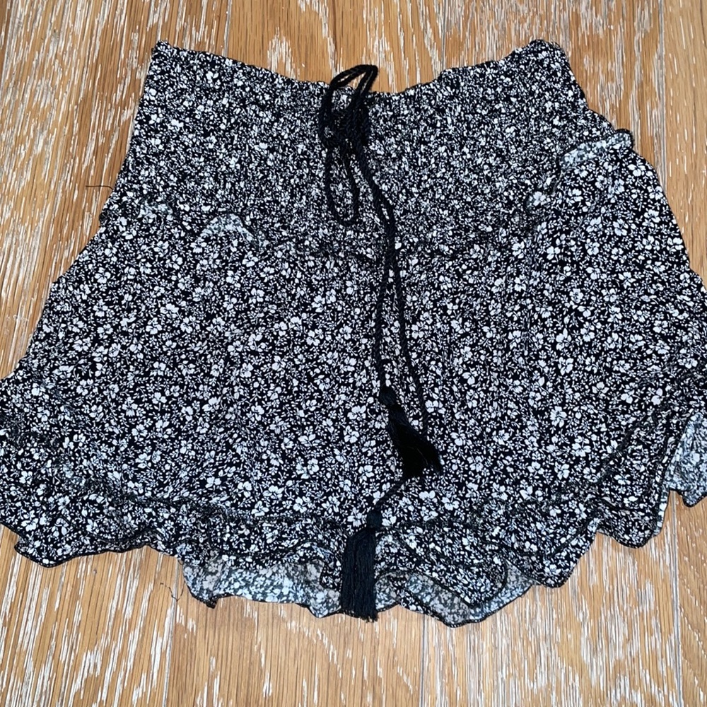 Black and White Floral Mini Skirt Coverup (Small)